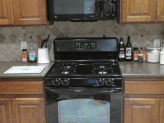 Gas Range & Oven
Microwave