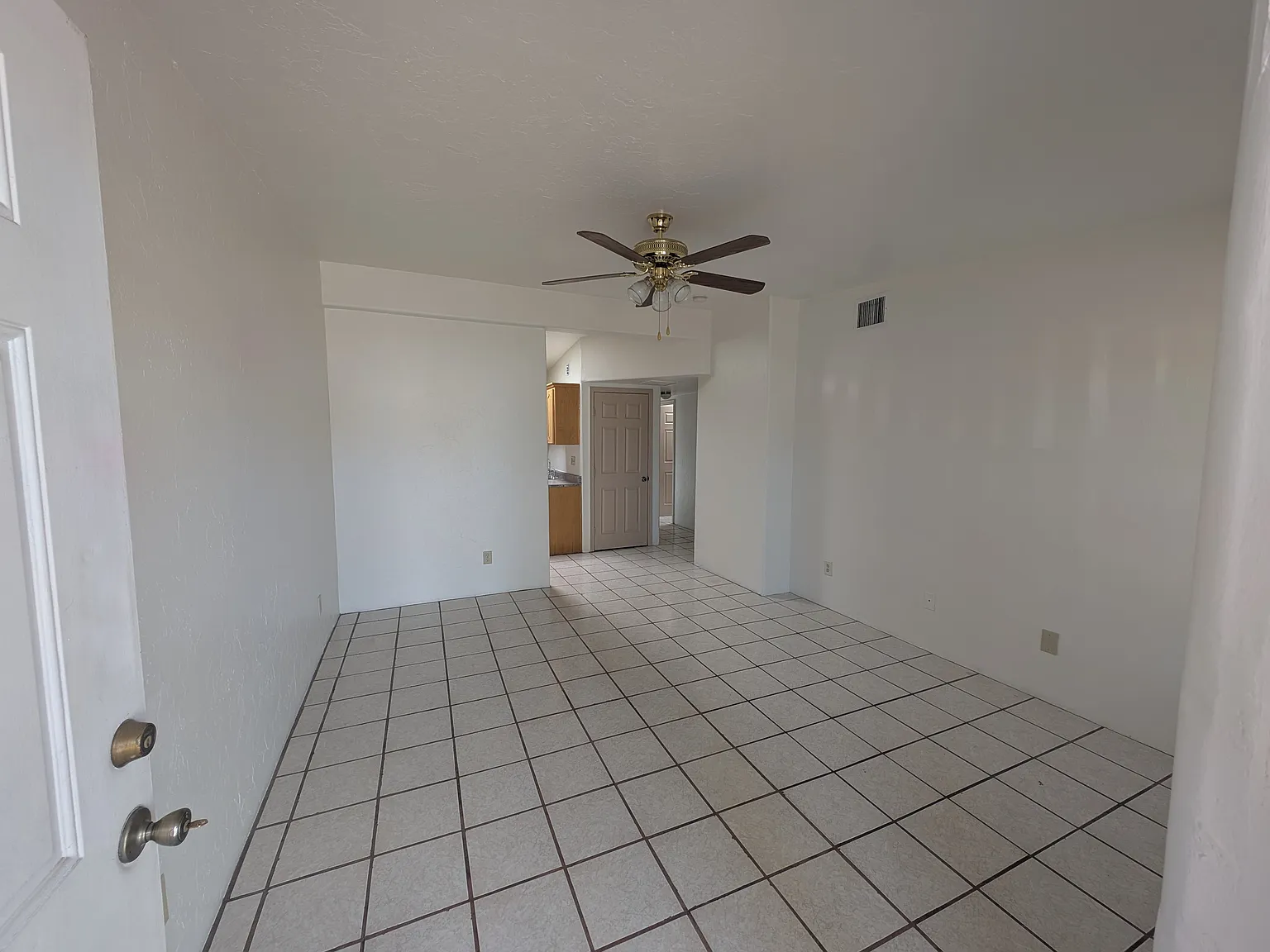 2 bed, 820 sqft, $1,400 — Photo 3