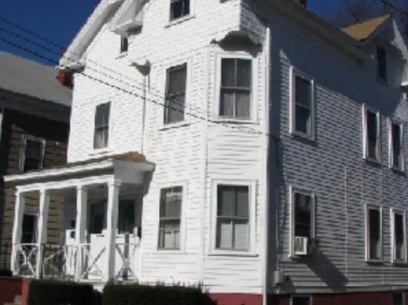 33 Colonial Ave, Cranston, RI 02910