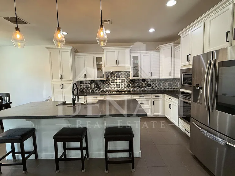 1729 W Myrna Ln — Photo 5