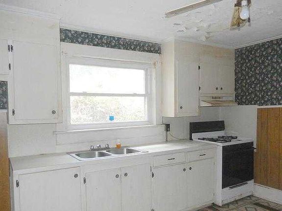 A160DHB 520 Merritt Ave. Kitchen