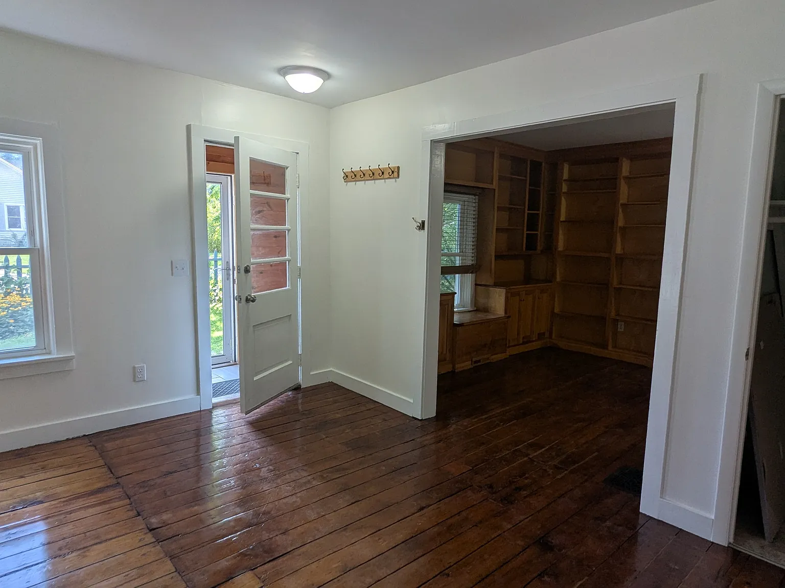 3 bed, 1150 sqft, $2,900 — Photo 2