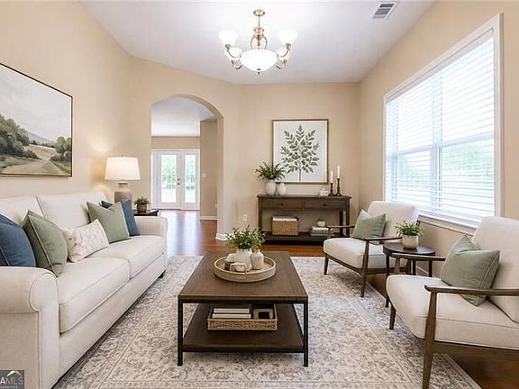 4th image of 300 Hampton Pl