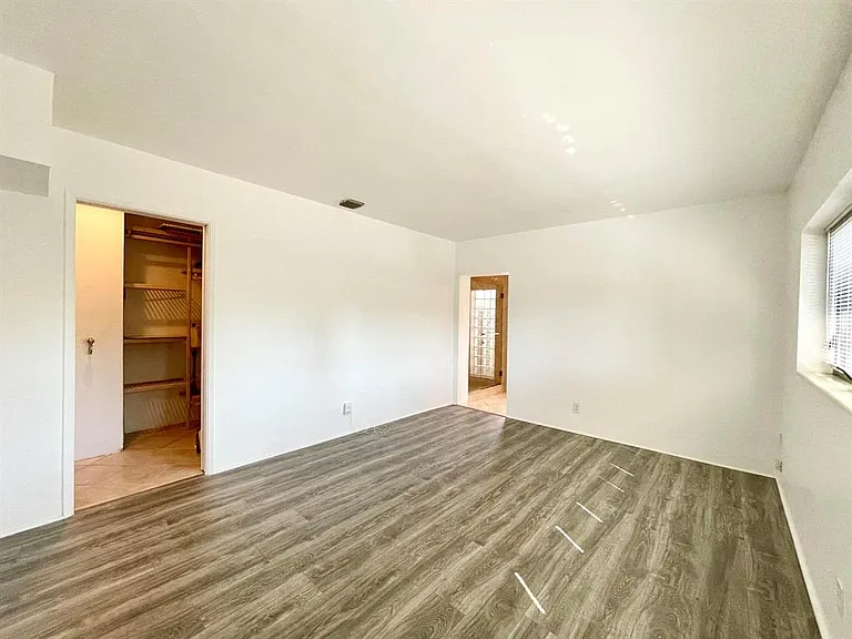 2725 NE 27th Ct — Photo 23