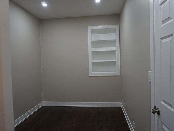 4th image of 3023 N Hamlin Ave