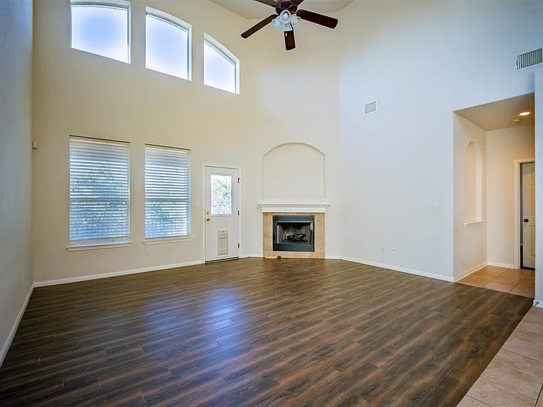 12709 Lee Park Ln — Photo 2