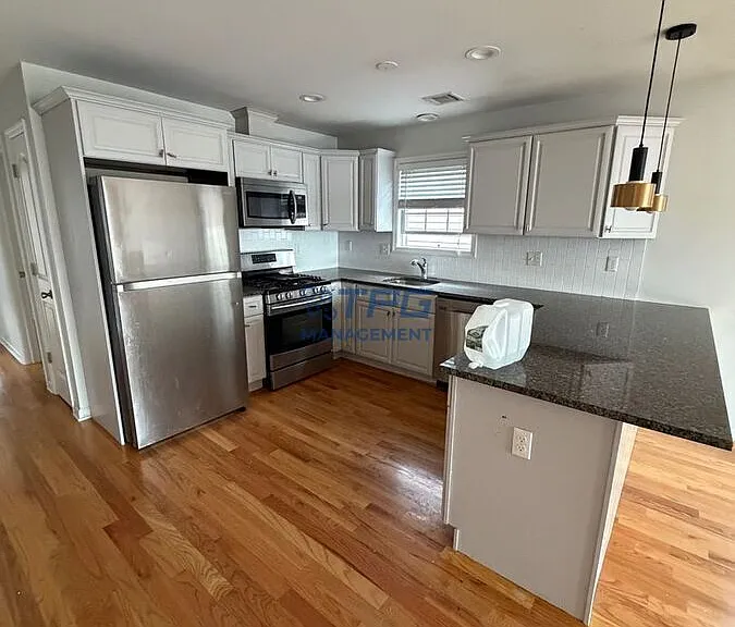 131 Bergen St #2 — Photo 1