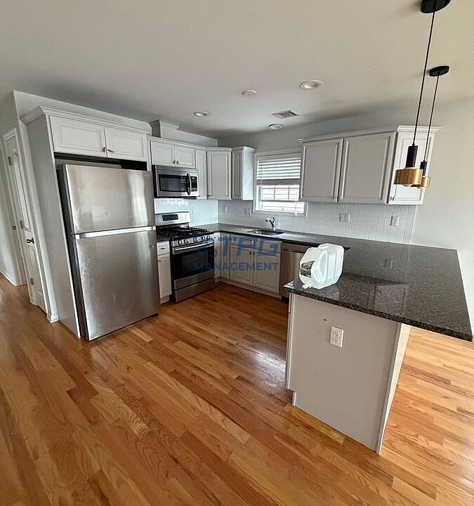 1st image of 131 Bergen St Floor 2