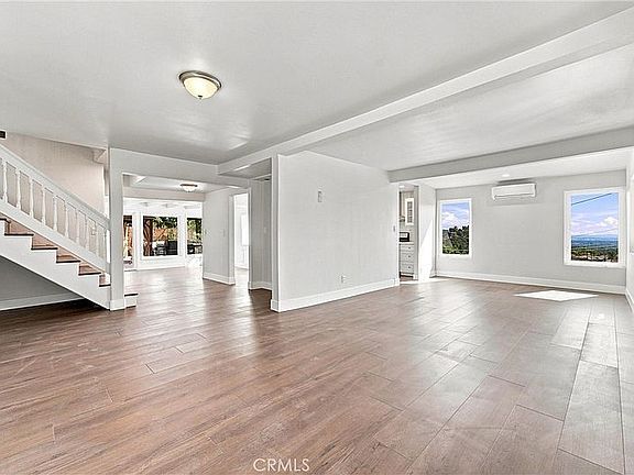 4th image of 572 Churchill Rd