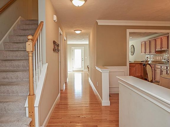 5th image of 6 Meeting House Ln #6