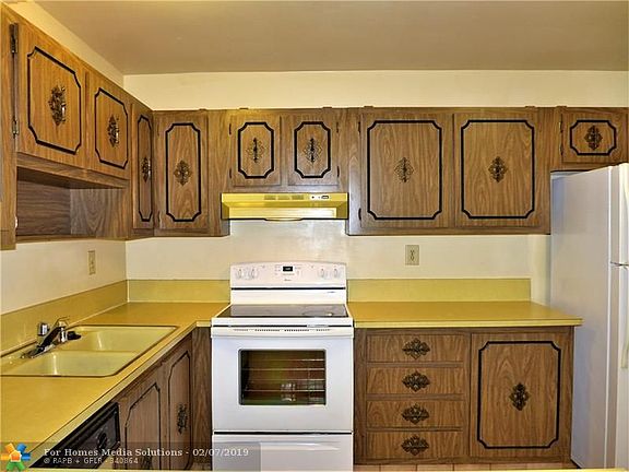 4th image of 4128 NW 88th Ave APT 206