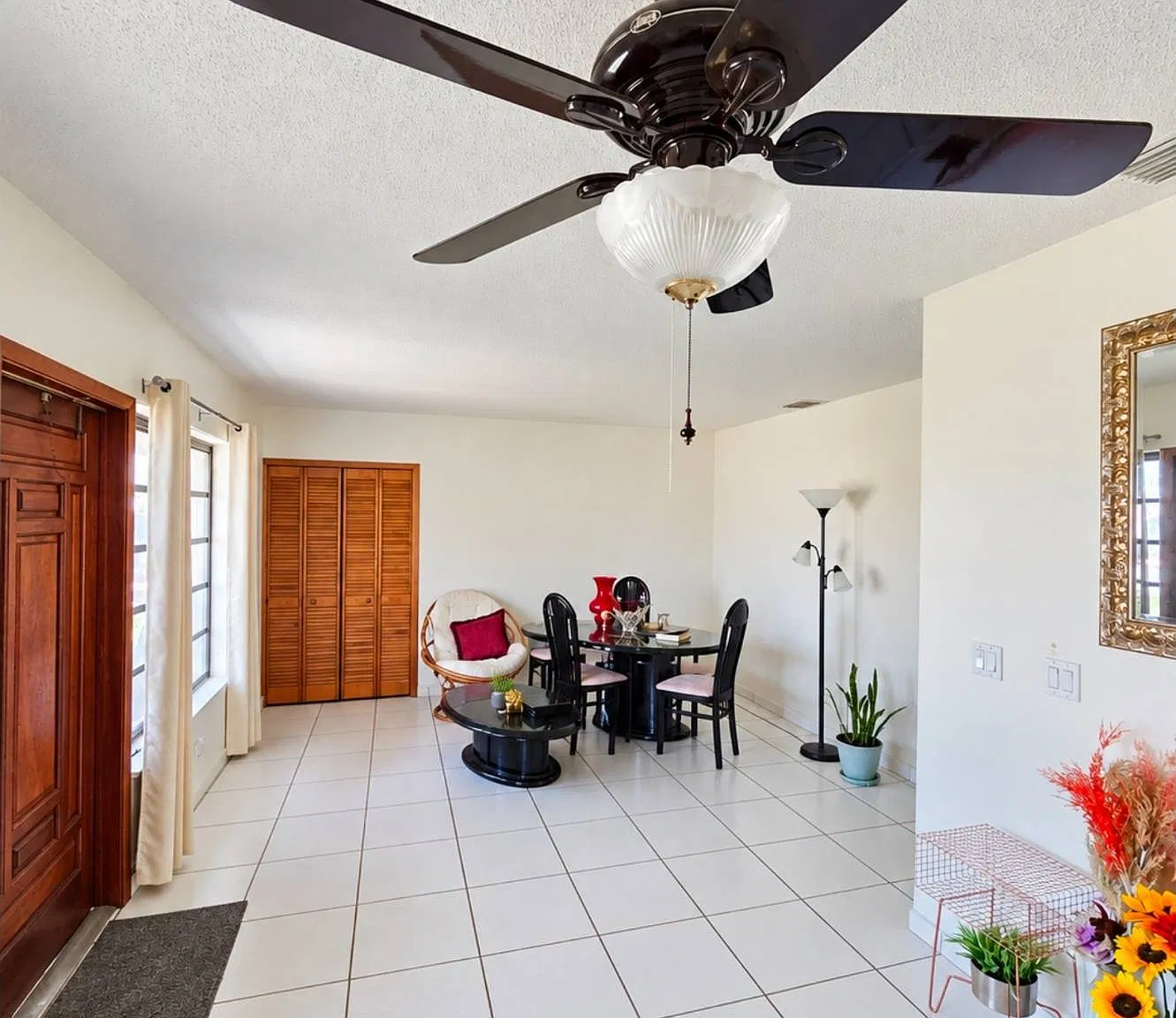 4 bed, 2.0 bath, 2059 sqft, $5,500 — Photo 3