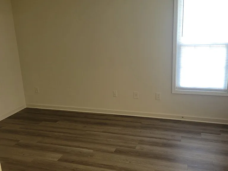 971 Howard Ave — Photo 6