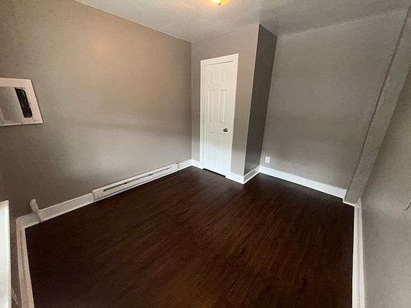 5th image of 1104 E Washington St