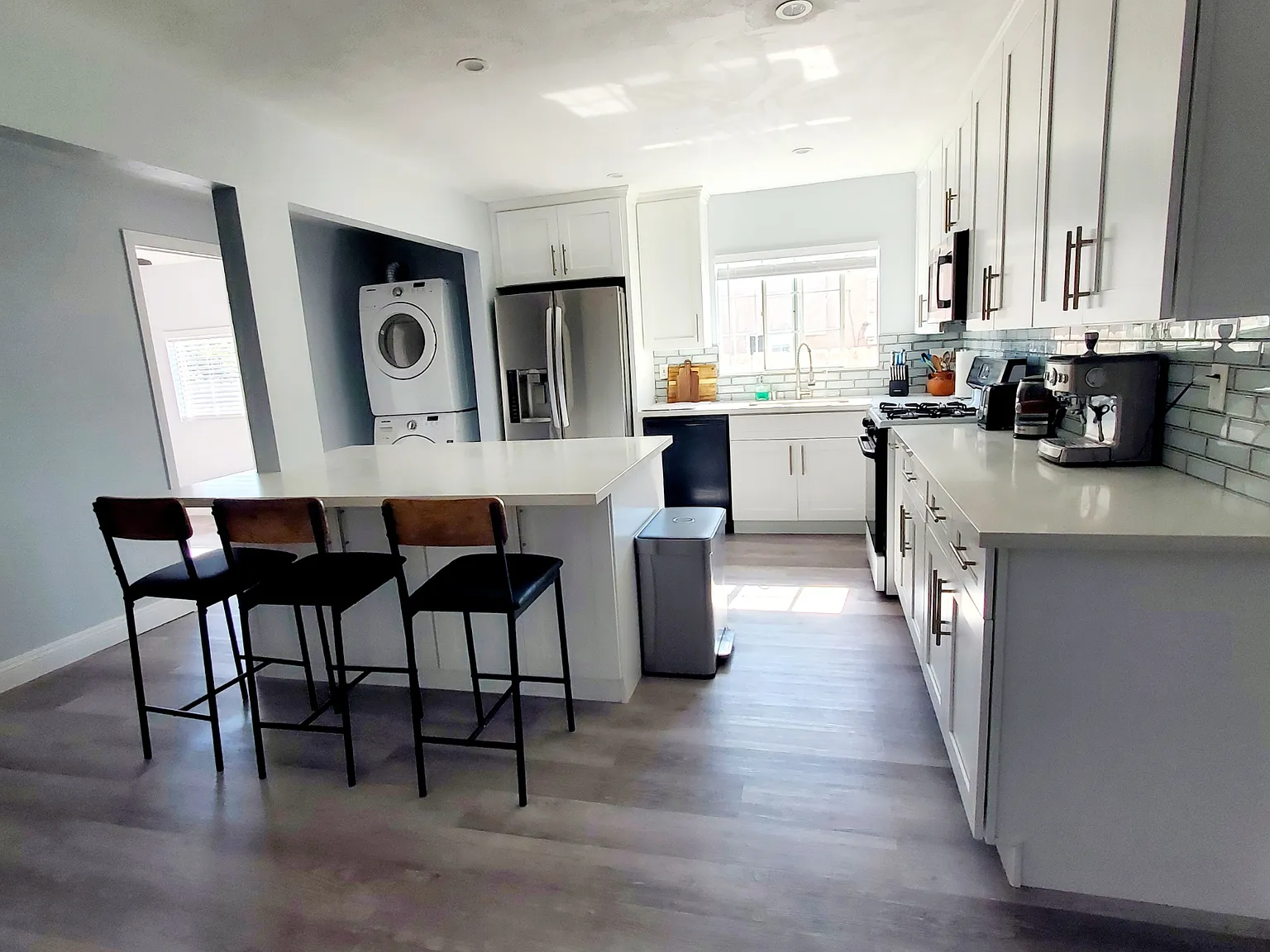 4 bed, 3000 sqft, $1,100 — Photo 4