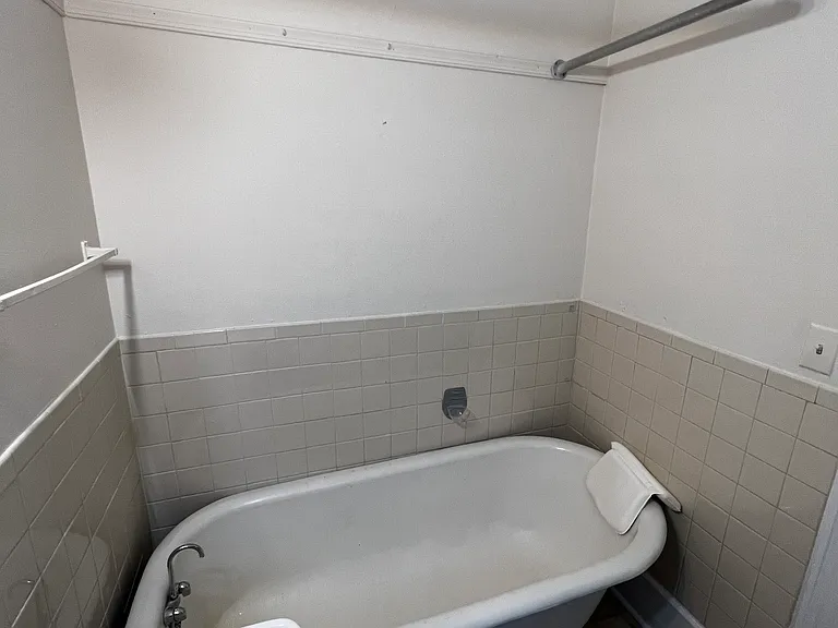 406 Highland Ave SW #2 — Photo 30