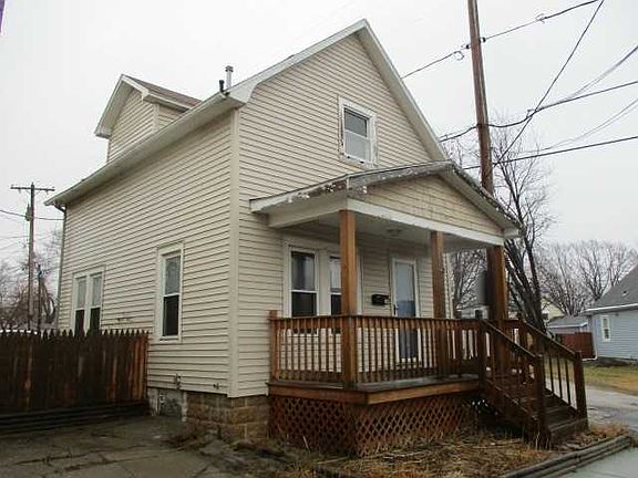 3rd image of 113 Oak St