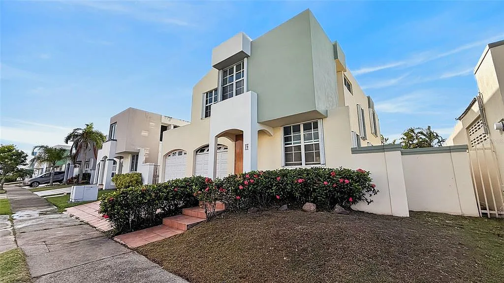 4 bed, 2.5 bath, 3610 sqft, $2,000 — Photo 2