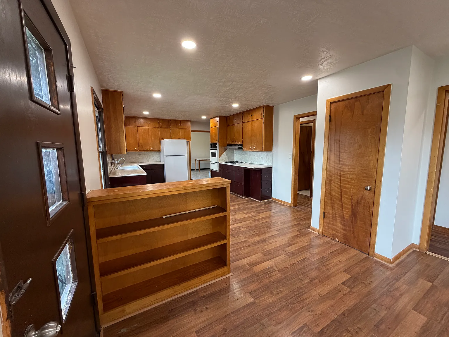3 bed, $1,300 — Photo 3