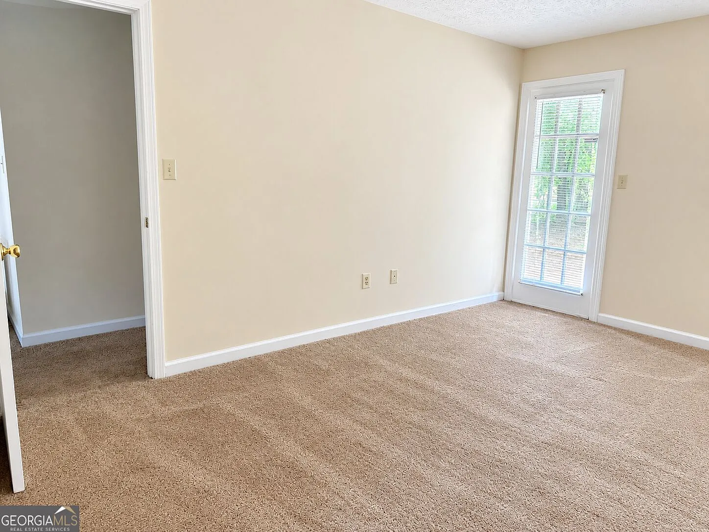 2 bed, 1.5 bath, $1,300 — Photo 4
