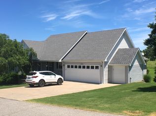 615 Alpine Dr, Grove, OK 74344
