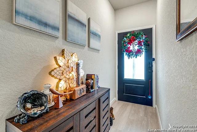 3 bed, 2.0 bath, 1902 sqft, $1,975 — Photo 2