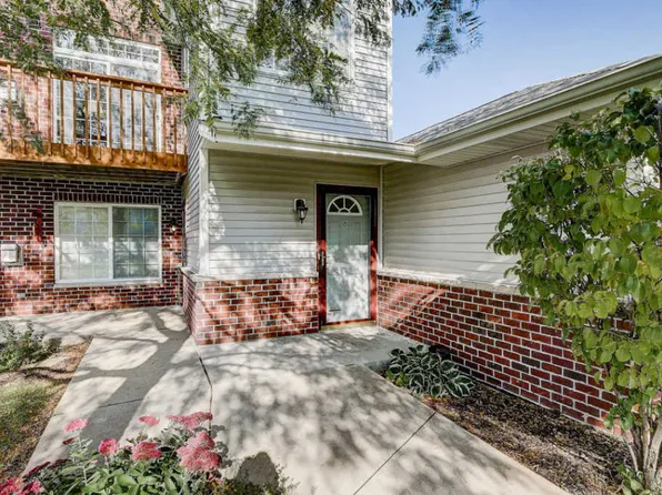 2145 Broken Hill Rd, Waukesha, WI 53188