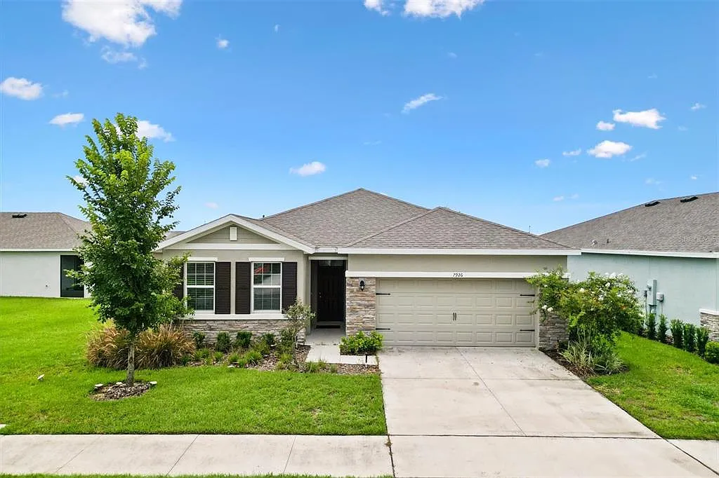 4 bed, 2.0 bath, 2031 sqft, $2,500 — Photo 3