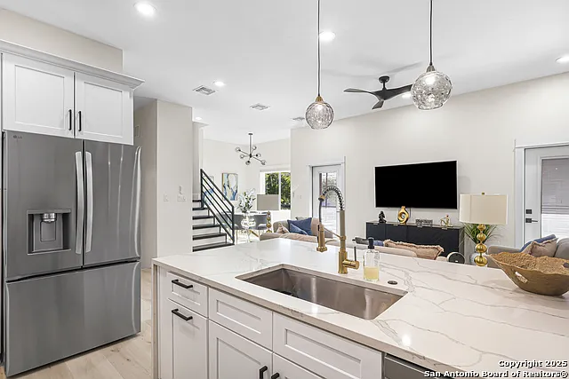 1021 S Hackberry #202 — Photo 5