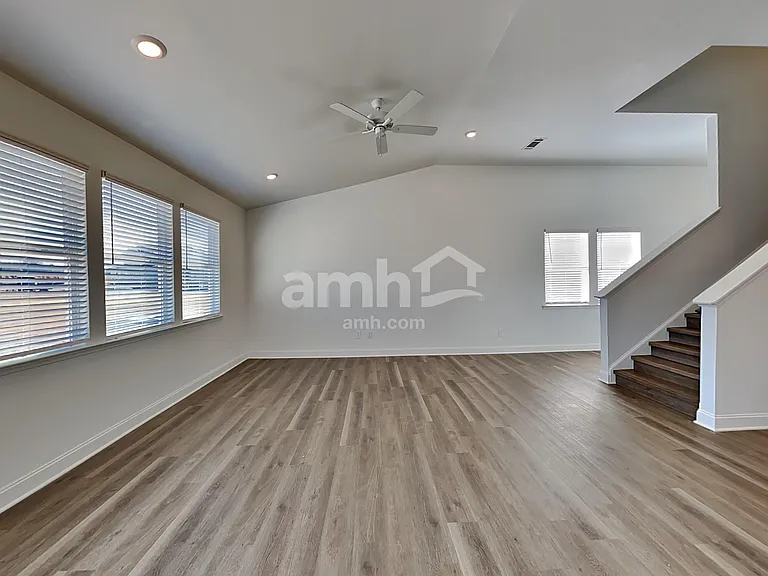 513 Plano Pass — Photo 6