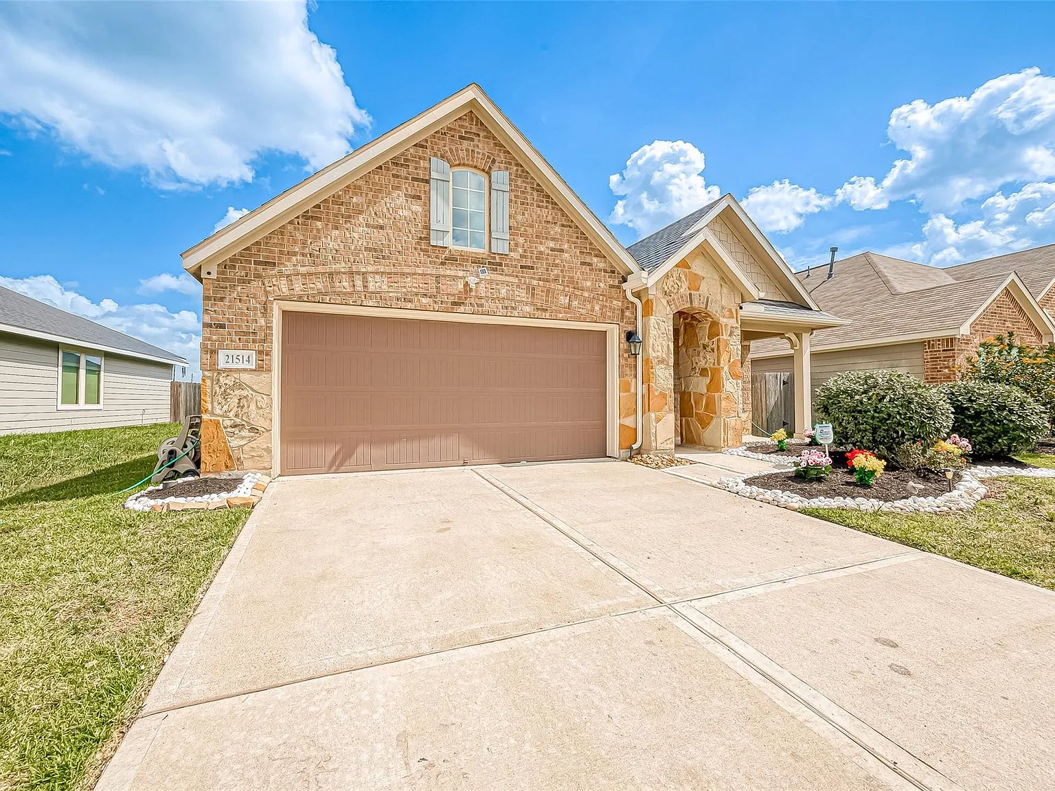 4 bed, 2.0 bath, 1722 sqft, $2,500 — Photo 1