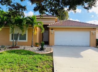 196 E Royal Cove Cir, Davie, FL 33325