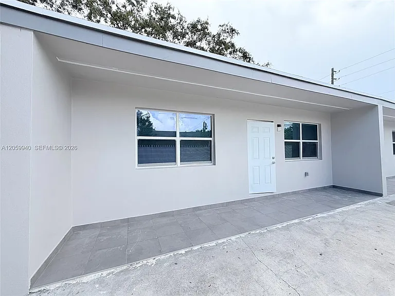 3392 NW 50th St #3392 — Photo 2