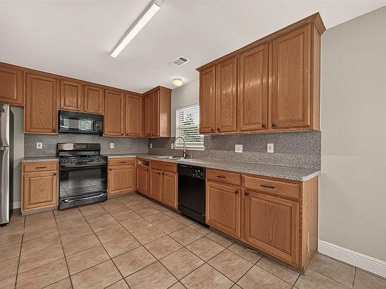 18203 Winding Timbers Ln — Photo 9