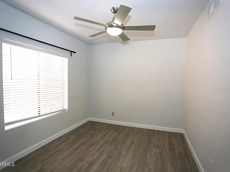 924 E Manor Dr — Photo 23