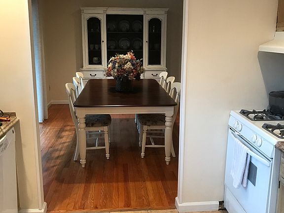 3rd image of 864 Harrison Ave