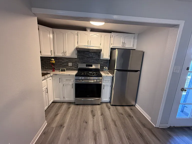 1032-1036 S Normandie Ave #9 — Photo 8
