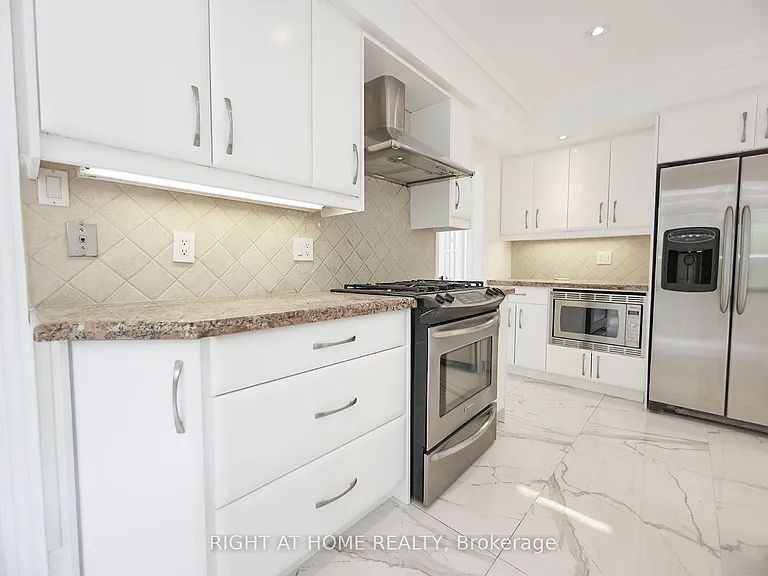 89 W Yonge Blvd NW — Photo 7