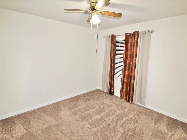 3306 Dandelion Dr — Photo 10