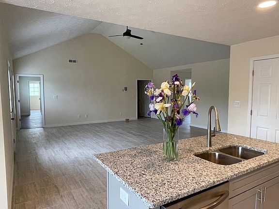 4th image of 852 Denzil Ave