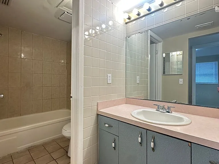 8728 N Mandarine Pl — Photo 3
