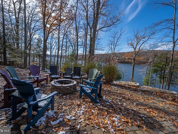 3rd image of 2303 Lake Shore Dr