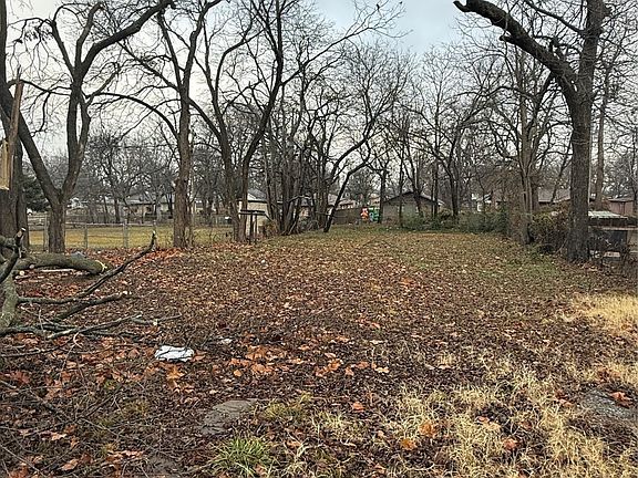 3rd image of 320 W 16th St