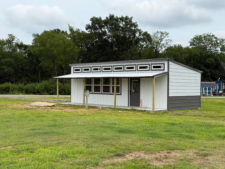 205 Green Valley Dr — Photo 1