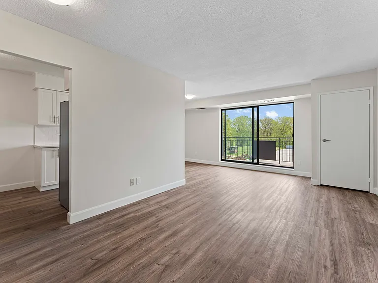 343 Grand Ave E — Photo 6