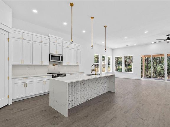 3rd image of 112 N Pohakea Dr