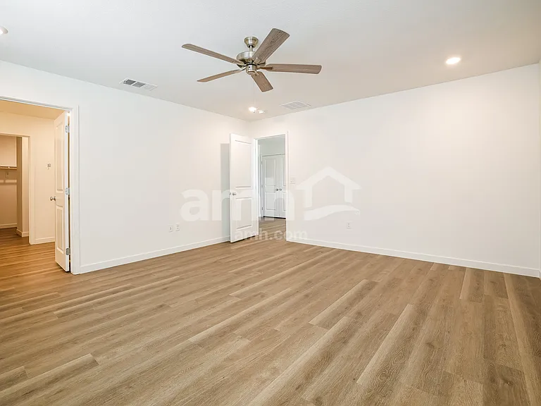 2391 Monroe Ave — Photo 10