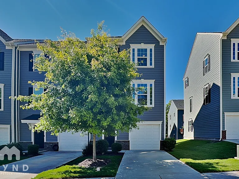 2423 Dr Carver Rd — Photo 1