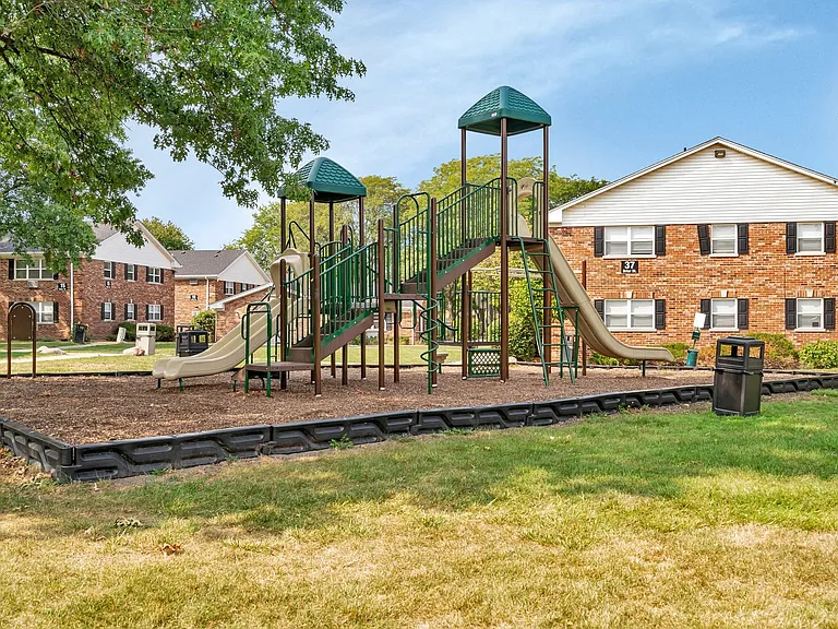 Iron Gate Apartments — Photo 6