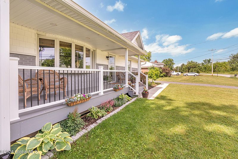 3rd image of 116 Pruyn Hill Road